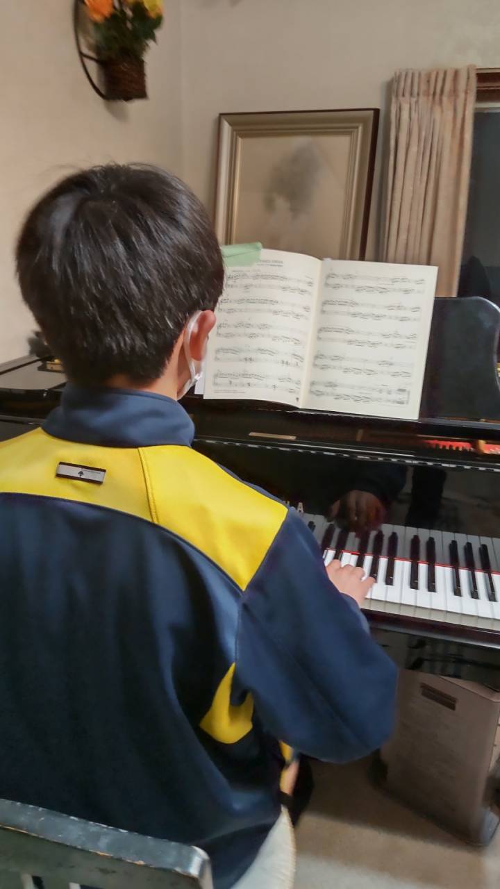 富士市のピアノ教室は動画で練習もします