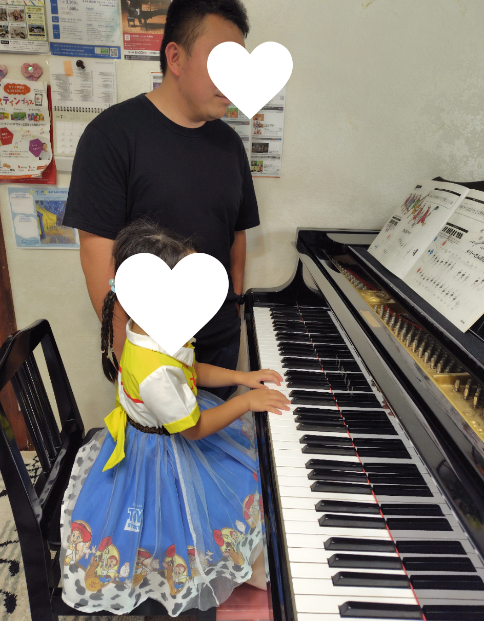 父子で連弾「富士市 ピアノ教室」